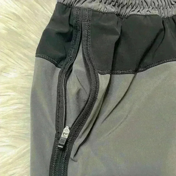 Lululemon Track To Reality Pant
Soot Light / Black / Slalom Stripe Angel Wing - Picture 13 of 16